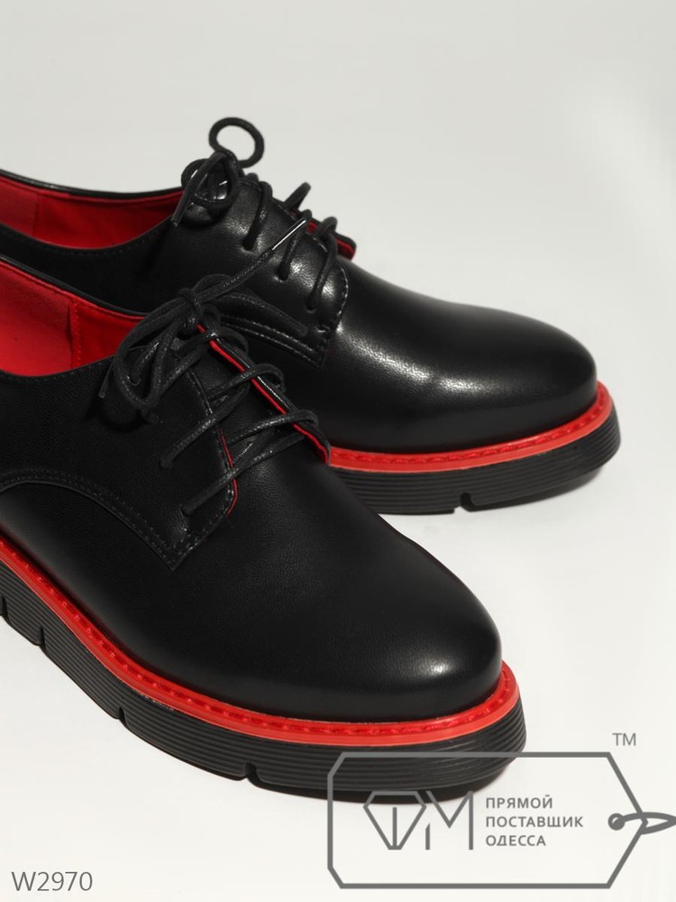Ботинки с красной подошвой. Мужские туфли с красной подошвой. Полуботинки с красной подошвой. Черные ботинки с красной подошвой женские.