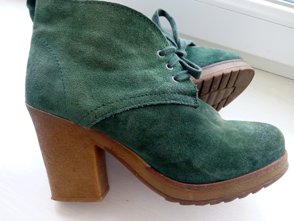 Зеленые замшевые женские. Ботинки Маклейн замшевые зеленые женские. Замша натуральная. Туфли из зеленой замши. Зеленая замша натуральная.