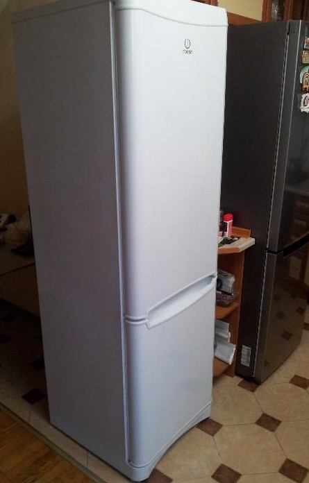 Холодильник индезит бу. Холодильник Индезит 2007. Холодильник Индезит 2007 года.