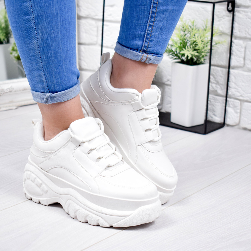 Белые женские кроссовки на платформе