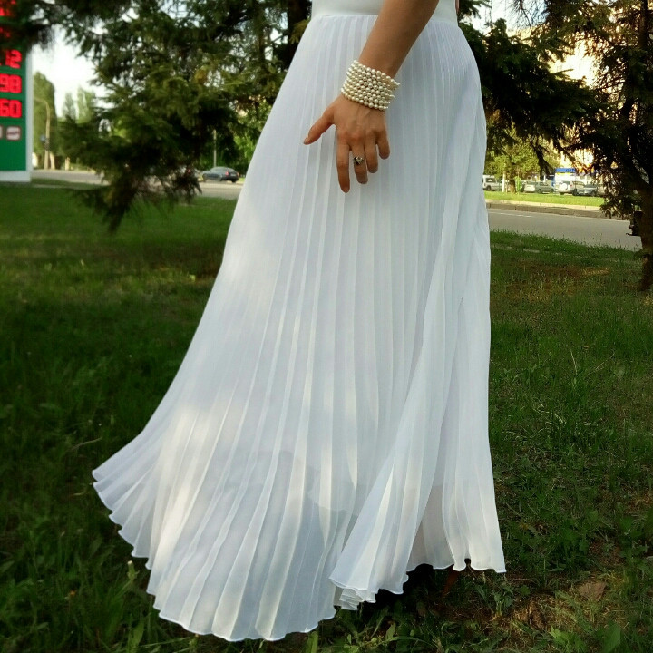 Белое Платье С Плиссированной Юбкой