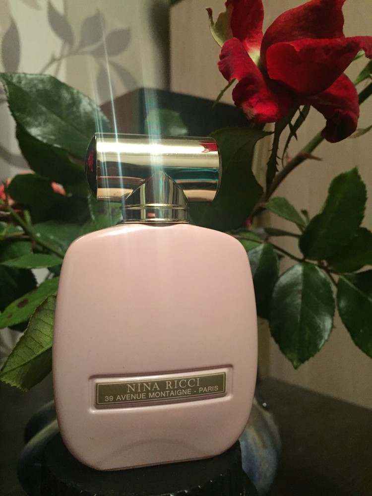 Nina ricci 39 avenue montaigne. Духи Nina Ricci 39 Avenue Montaigne Paris. Nina Ricci 39 Avenue Montaigne Rose. Духи Нина Ричи 39 Авеню Montaigne.