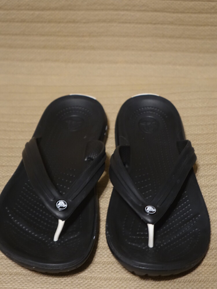 Crocs deals w 9