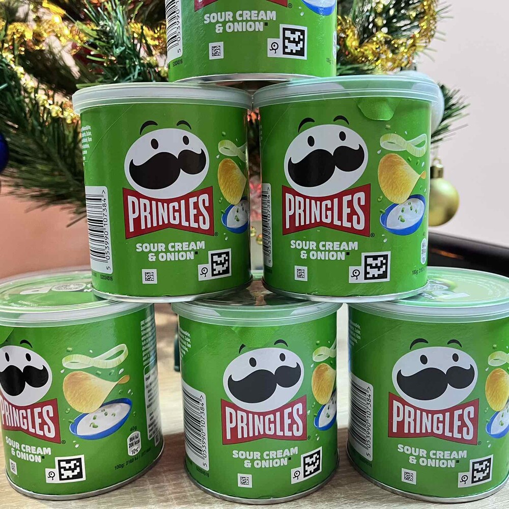 Чіпси pringles 40 гр зі смаком сметани та цибулі фото №1