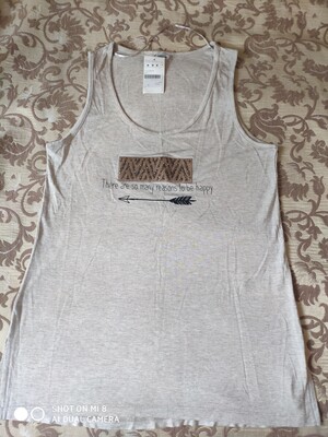 Нова, стильна фірмова майка (М)