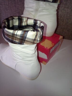 Жіночі короткі сапоги осінь, весна як