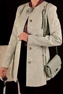 Женский стильный пиджак кардиган удлинённый на кнопках с брошкой сьемной.