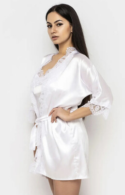 Нежный халат с кружевом