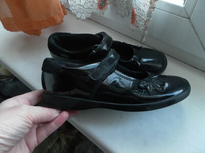 Лаковые туфли M&S состояние очень хорошее