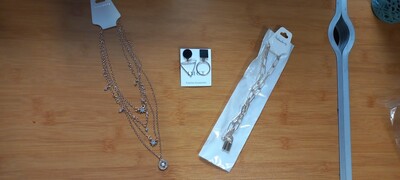 набір прикрас одним лотом