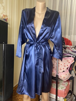 Розкішний синій атласний халат-кімоно (Новий з дефектом)