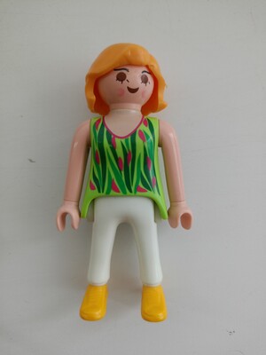 Фігурка дівчина play mobil.