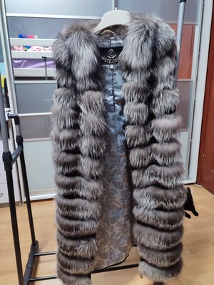Шикарная дубленка-жилетка из чернобурки (м)